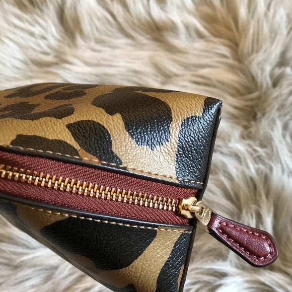 NWT Coach leopard cosmetic case travel pouch - Picture 4 of 6